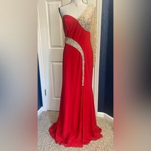 May Queen Red One-Shoulder Sleeveless Gown